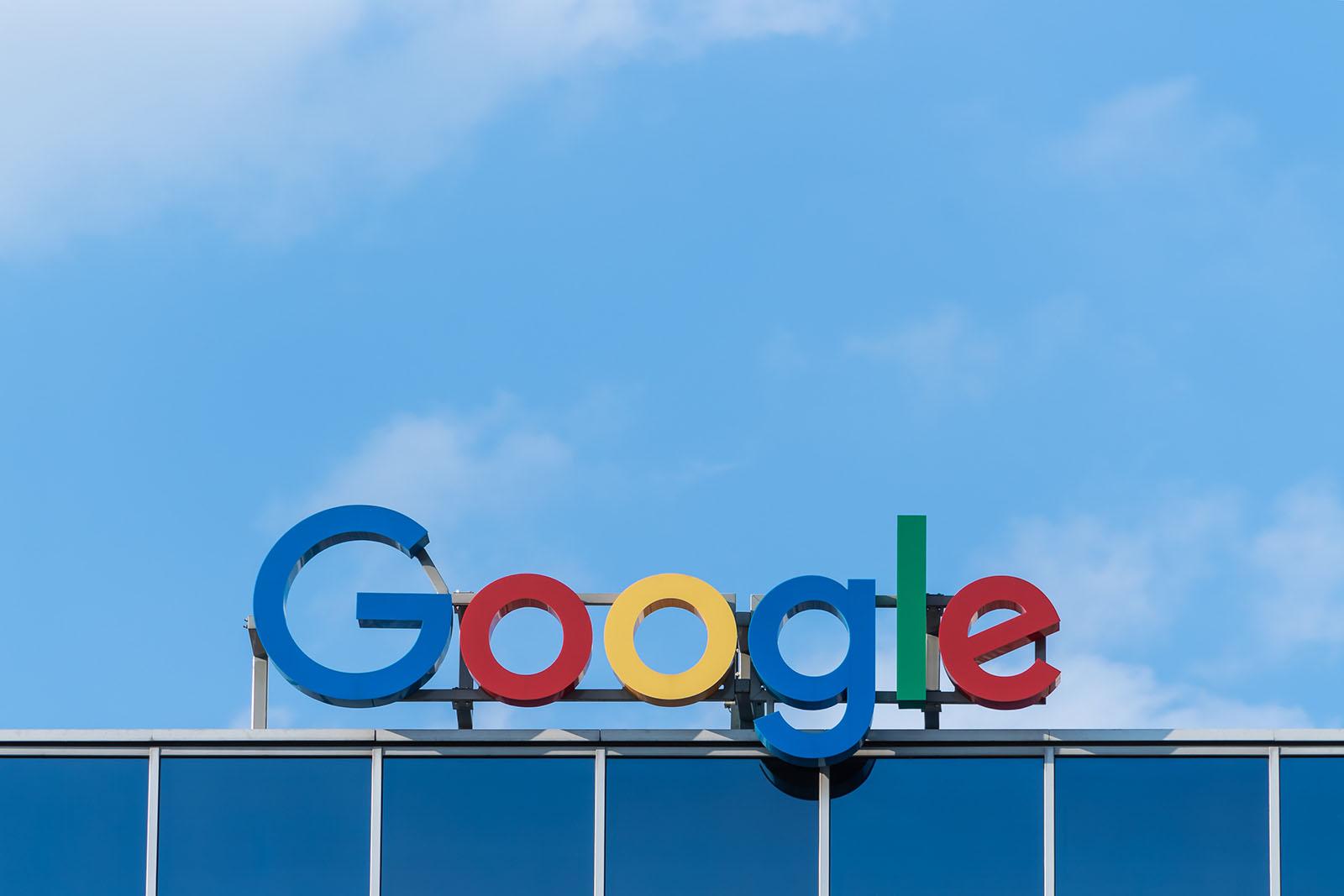 Google logo on top of a building - Image: https://unsplash.com/@pawel_czerwinski