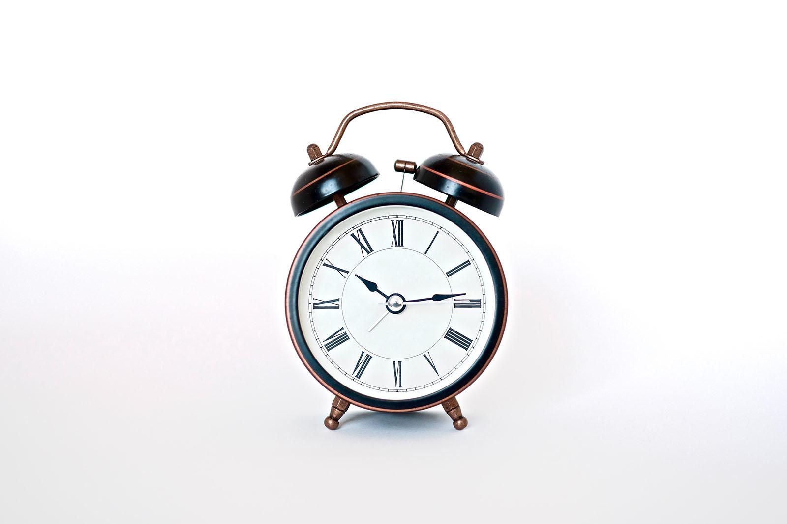 Alarm clock - Image: https://unsplash.com/@insungyoon