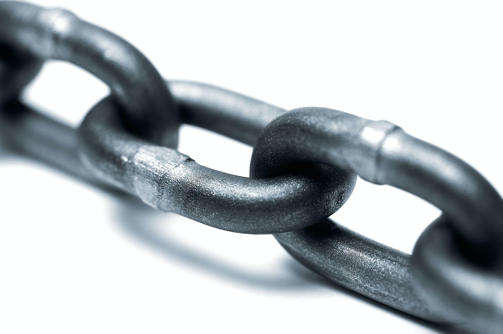 Links of a chain - Image: https://unsplash.com/@edge2edgemedia